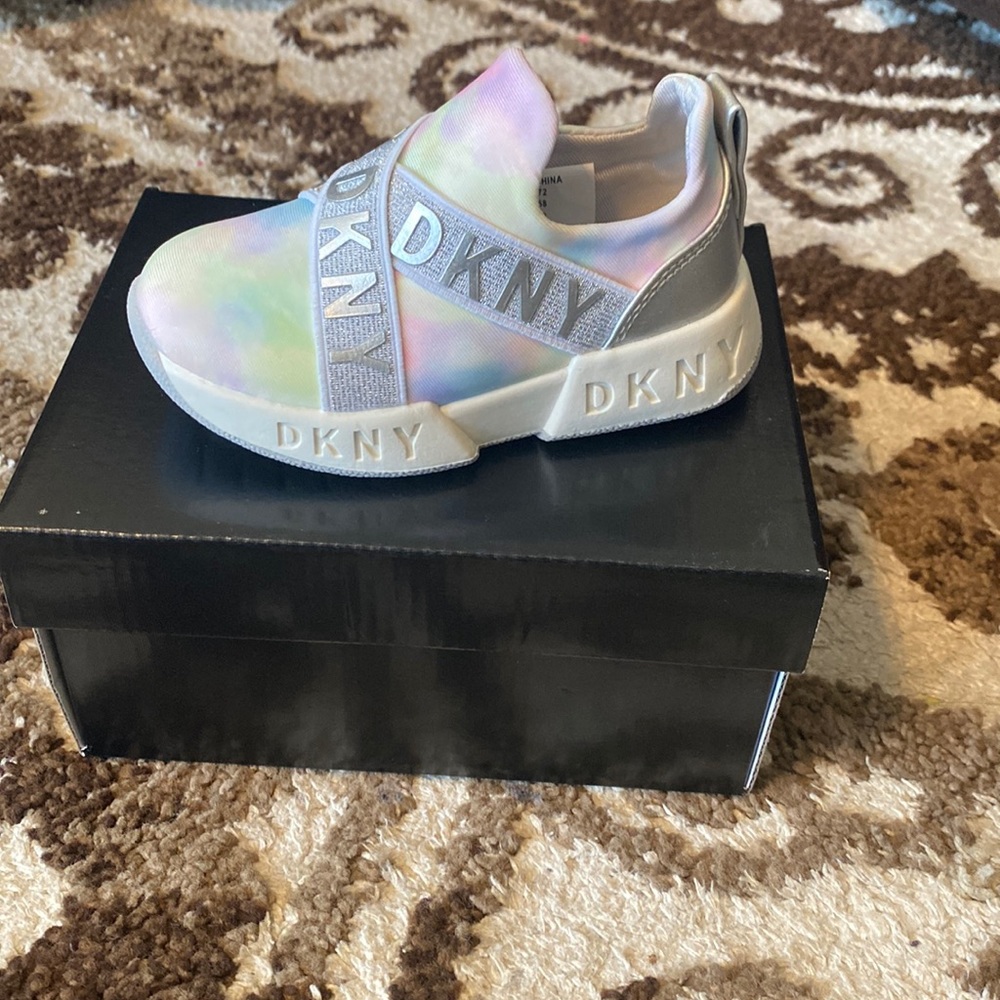 Toddler size 4/5 Brand new never worth shoes! easy slip ons :)